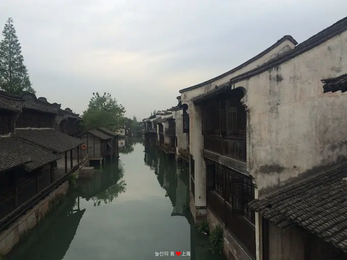 아침 일찍 바라본 우쩐